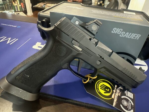 SIG SAUER P320 X5 WITH ROMEO 1 PLUS 5 MAGS TOAL AND CASE.