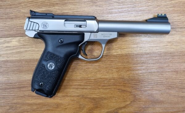 SMITH WESSON SW22 VICTORY 22LR WITH SPARE MAG, RAIL AND ORIGINAL BOOK